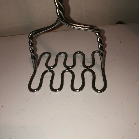 Vintage Wooden Handle Metal Potato Masher- farmhouse decor or a lot of potatoes - Picture 5 of 7
